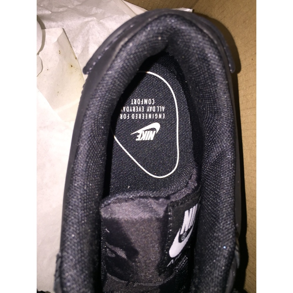 NIKE - Picture 4 of 5
